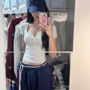 美式辣妹纽扣方领正肩短袖t恤女夏季修身紧身纯欲大领口短款上衣