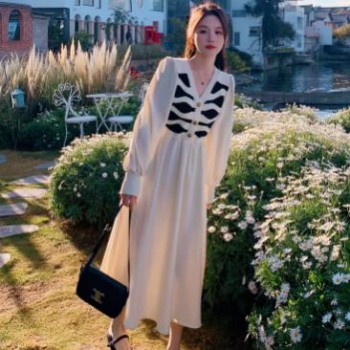 长袖针织连衣裙女2024新款秋温柔显瘦甜美v领小个子复古法式长裙