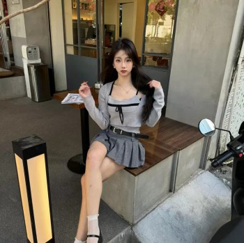 灰色假两件洋气独特别致针织长袖吊带上衣女春季高级感内搭打底衫