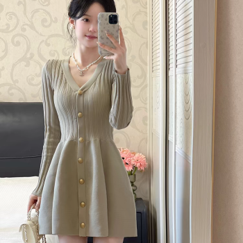 法式气质赫本风针织连衣裙夏季新款独特别致高级感收腰显瘦小短裙