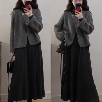 2025年新款半高领针织连衣裙子女春装小香风高级感搭配一整套长裙