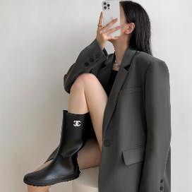 周淼ZHOUMIAO 2025春秋新款高级设计感女士黑色休闲小西装外套女