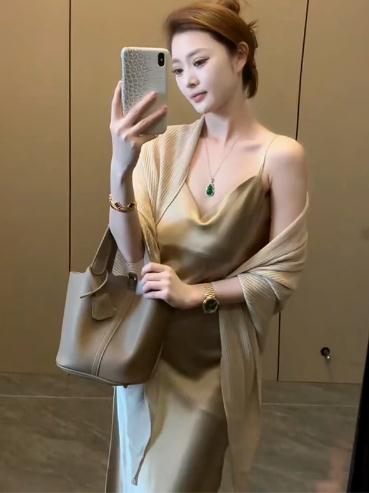 初夏搭配一整套2025新款爆款高级感气质女神范醋酸缎面杏色套装裙