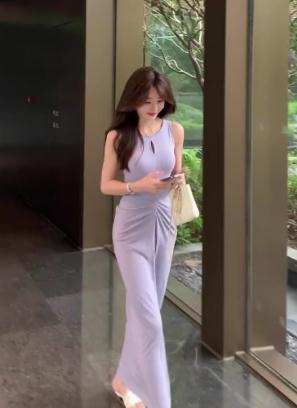 法式初恋长裙2025新款海边度假御姐风绝美气质洋气紫色吊带连衣裙