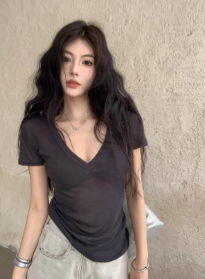 高级感纯欲夏季辣妹风薄款微透性感V领T恤女时尚洋气锁骨短袖上衣