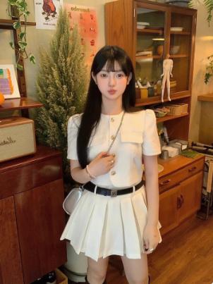 白色名媛学院风半身套装裙子女夏法式辣妹小个子茶系穿搭一整套夏