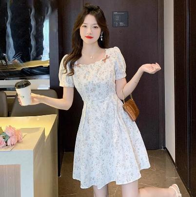 法式茶歇碎花连衣裙子女夏季新款时尚高级感小个子气质小清新短裙