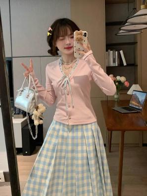 甜末末 早春新品浅粉色针织上衣可爱设计感修身长袖T恤女外套