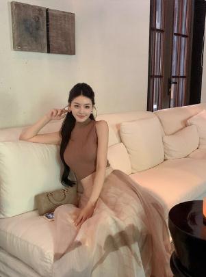 冯薪颖 无袖针织背心上衣连衣裙女春夏高腰显瘦扎染半身纱裙子