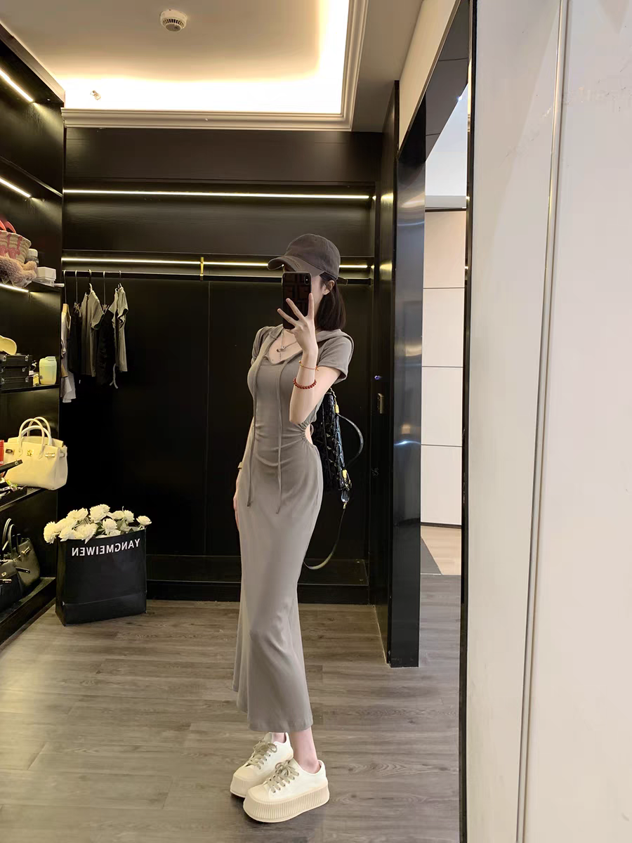 灰色连衣身裙子女夏季露腰高端定制别致休闲包臀连帽小众设计长裙